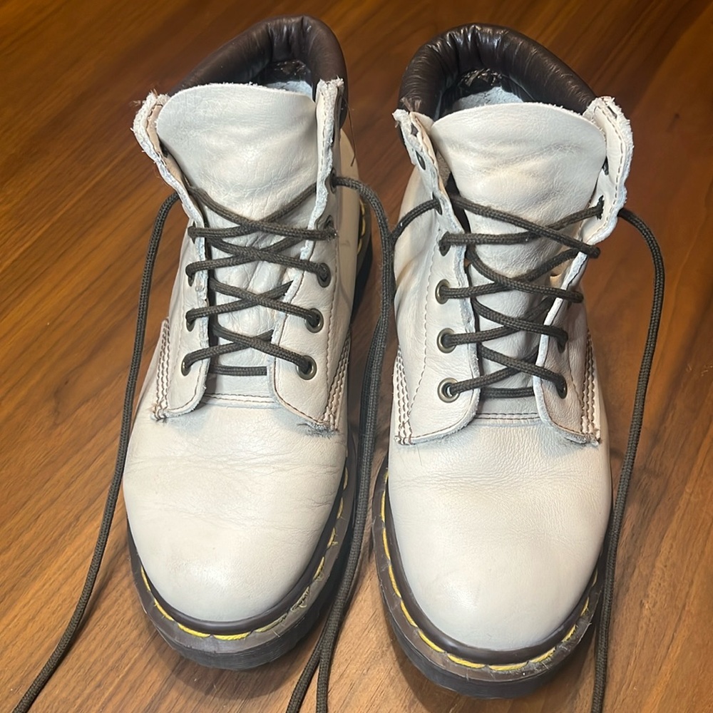 Dr. Martens In Vintage Taupe Size 4UK